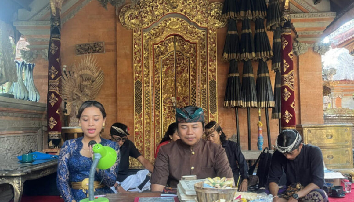 Polyphonic Reading of Palm-Leaf Manuscripts in Lombok